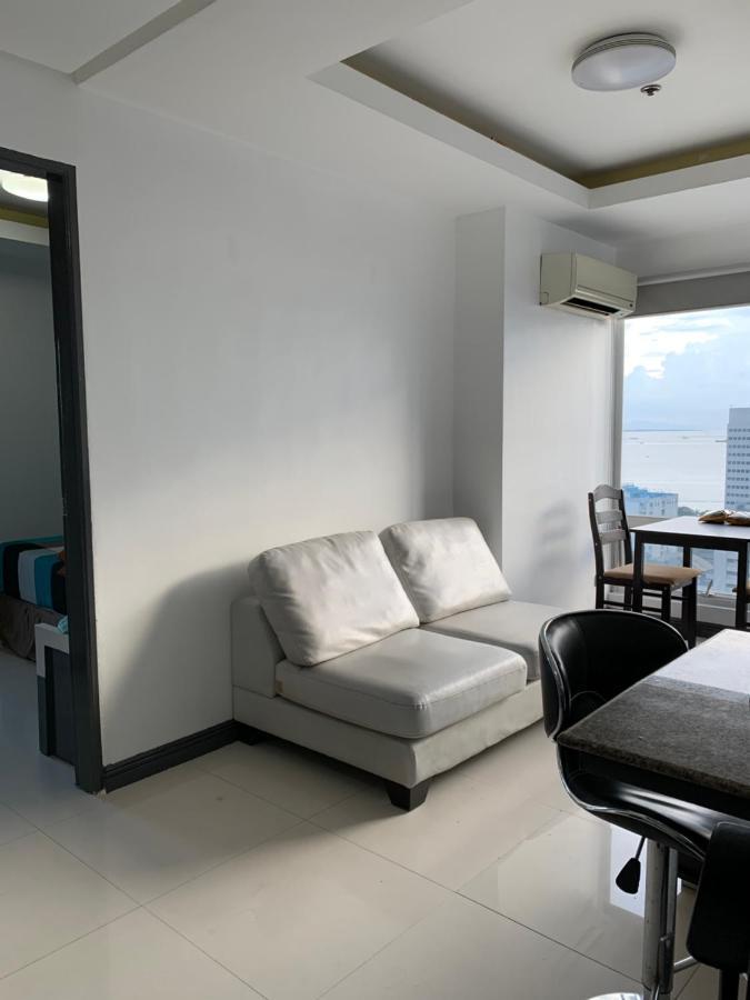 1 Bedroom With Balcony, Fully Furnished Overlooking Manila Bay At Birch Tower, Malate, 마닐라 외부 사진