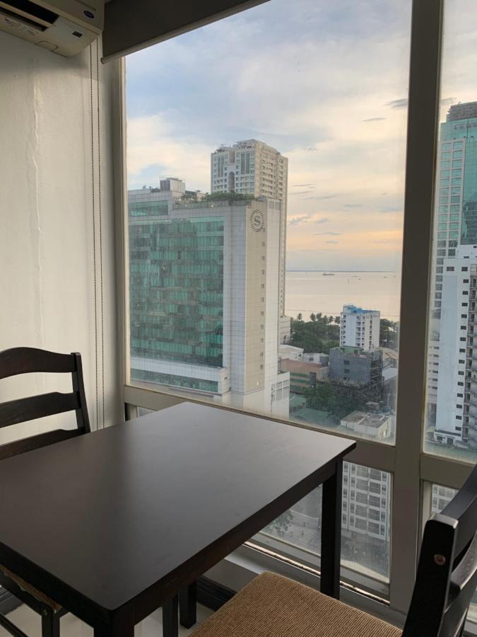 1 Bedroom With Balcony, Fully Furnished Overlooking Manila Bay At Birch Tower, Malate, 마닐라 외부 사진